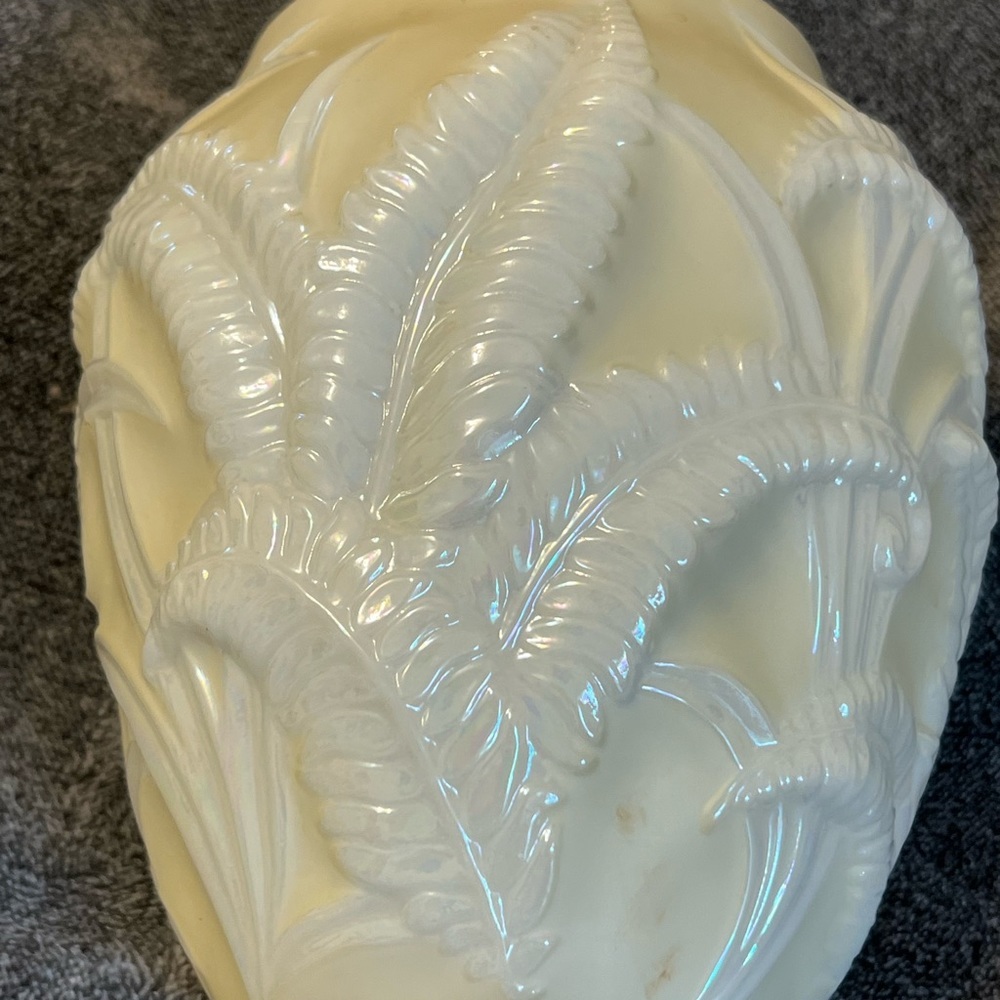 Vintage Phoenix Sculptured Artware White Ferns on Cream Glass Vase - Picture 2 of 7